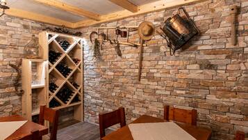 Hus (Cottage Happiness with Sauna and Natu) | Spisestue
