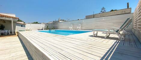 Seasonal outdoor pool