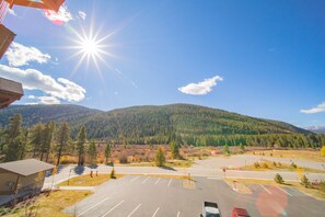 Lägenhet Premier - 3 sovrum - eldstad - utsikt mot bergen (Clearwater Lofts Bldg 2 205) | Utsikt från rummet