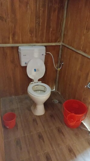 Mökki, 1 keskisuuri parisänky | Kylpyhuone | Suihku