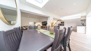 House, Multiple Beds | Dining - Beautiful 6-bed House in Liverpool (Liverpool)