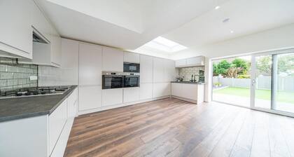 Beautiful 6-bed House in Liverpool