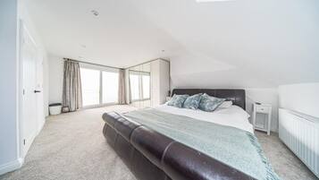 House, Multiple Beds | 6 bedrooms, free WiFi, bed sheets
