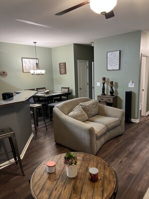 Smart TV, fireplace, stereo