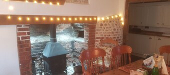 Delightful 3 bed Thatched Cottage Near Winchester