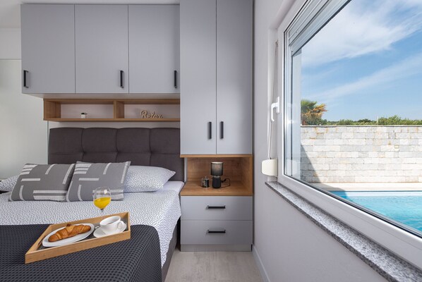 Villa, 4 chambres, piscine privée, vue sur la montagne | 4 chambres, lit de bébé (gratuit), literie fournie