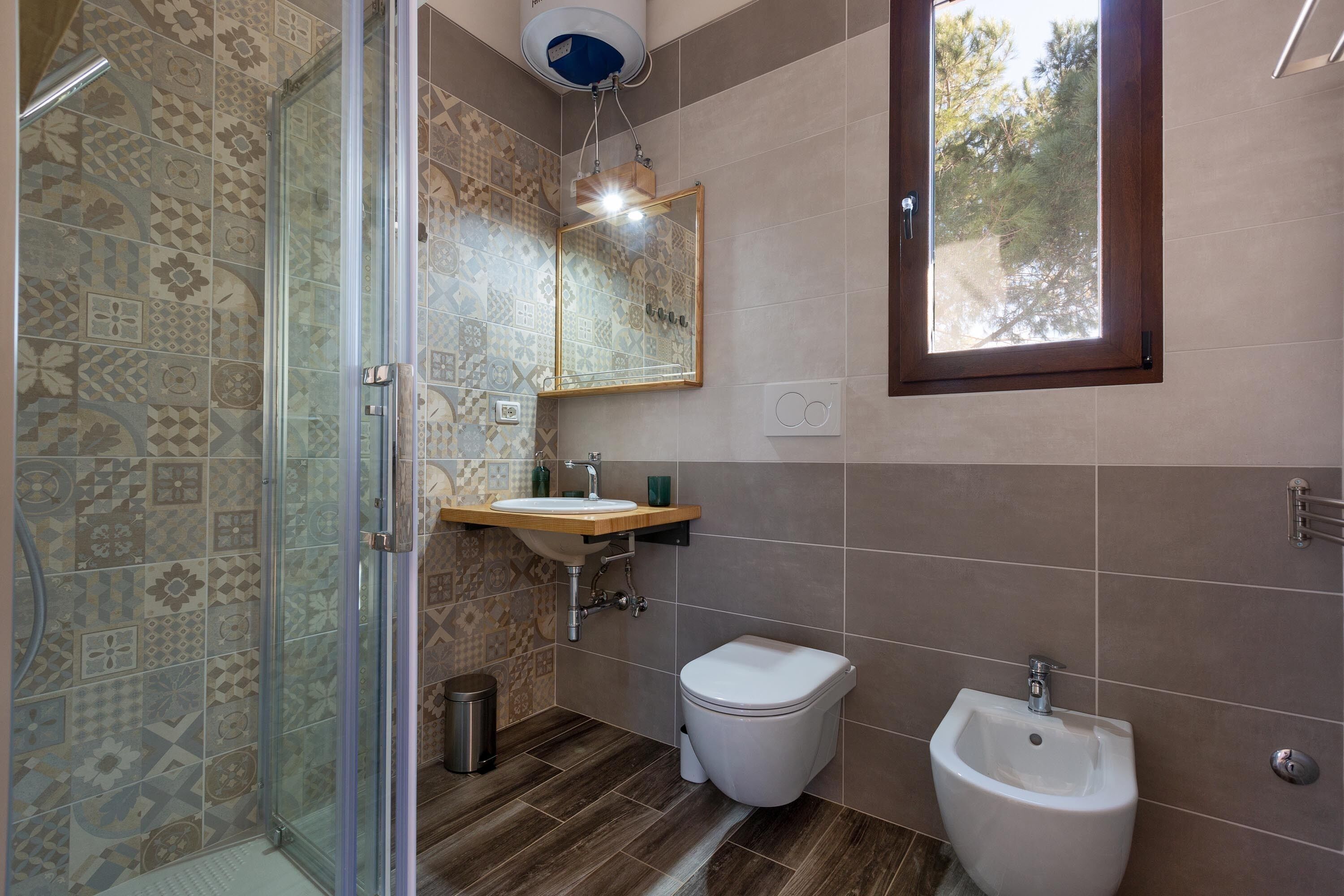 Comfort Villa | Bathroom | Shower, hair dryer, bidet