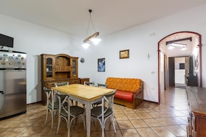 Apartamento básico | Área de estar | TV LCD 1 polegadas com canais digitais, TV