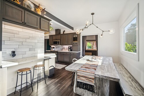 Pet’s FREE! Modern luxury steps from Russian River by Redawning