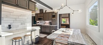 Pet’s FREE! Modern luxury steps from Russian River by Redawning