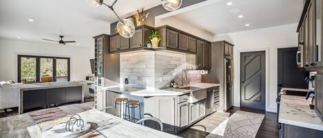 House, 2 Bedrooms | Private kitchen | Fridge, oven, coffee/tea maker, toaster