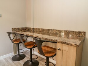 冰箱、电热水壶、烤面包机、厨具/餐具