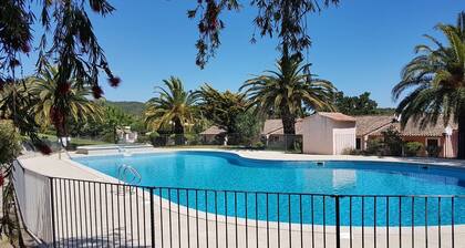 WOHNUNG ORO 60 - MEERBLICK - STRAND ZU FUSS - SWIMMINGPOOL UND TENNIS