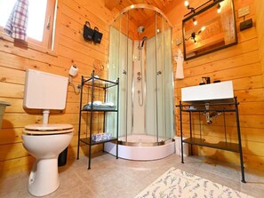 House (Three Bedroom Holiday Home with Hot T) | Bathroom | Shower, towels