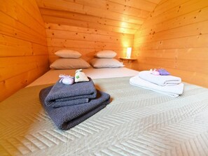 House (Three Bedroom Holiday Home with Hot T)