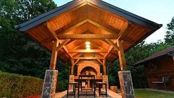 House (Three Bedroom Holiday Home with Hot T) | BBQ/picnic Area