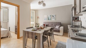 Ảnh chưa phân loại, 4 trong số 14 ảnh, nút