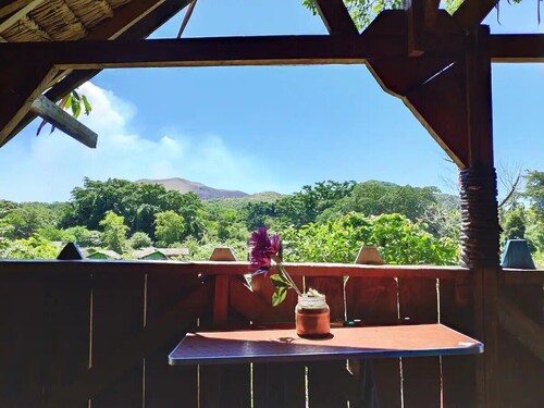 Bungalow built using local and modern materials — 20 min drive to Yasur Volcano!