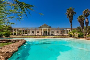 Piscine extérieure (ouverte en saison)