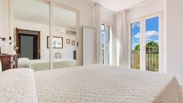 5 bedrooms, free WiFi, bed sheets