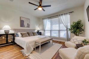 6 bedrooms, desk, iron/ironing board, travel crib - Relax Near Little Elm & Lake Lewisville – Pool, Spa, Game Room & 2 King Beds! (Lake Dallas)