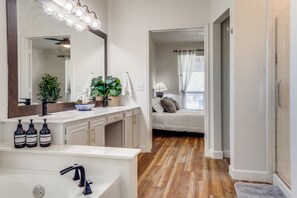 Combined shower/tub, hair dryer, towels, soap - Relax Near Little Elm & Lake Lewisville – Pool, Spa, Game Room & 2 King Beds! (Lake Dallas)