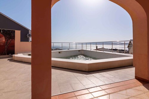 Ferienwohnung mit Meerblick, Klimaanlage und Pool