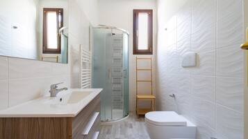 Basic-Apartment | Badezimmer | Dusche, Bidet