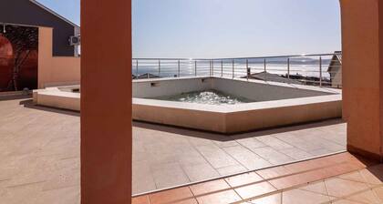 Appartement de vacances avec vue sur la mer, climatisation et piscine