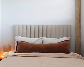 5 habitaciones, escritorio, tabla de planchar con plancha y wifi 