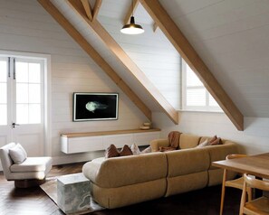 Télévision, chaîne hi-fi, espaces bureaux