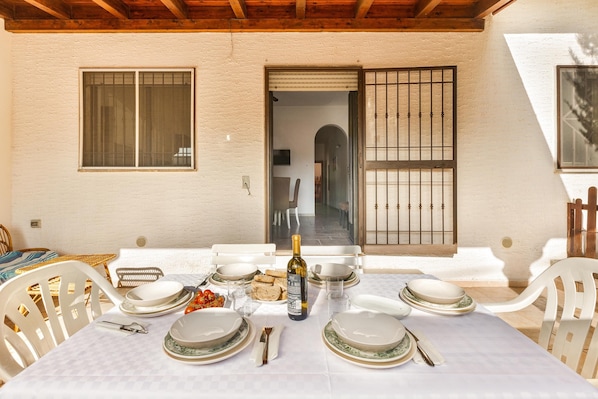 Basic Villa | Terrace/patio
