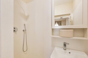 Dusche, Haartrockner, Bidet