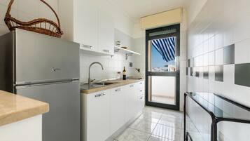 Basic Apartment | Private kitchen