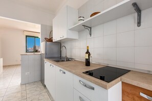 Basic Apartment | Private kitchen