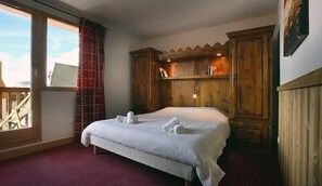 4 quartos, cofres nos quartos, Wi-Fi de cortesia, roupa de cama