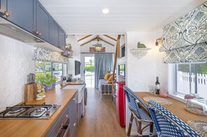 Réfrigérateur, micro-ondes, four, lave-vaisselle