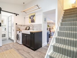 冰箱、洗碗机、电热水壶、烤面包机