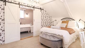 1 habitación, decoración personalizada y muebles diferentes