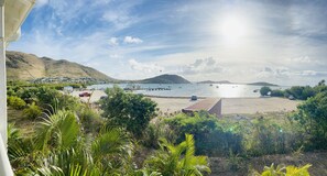 Beach - Small sugar bowl duplex with sea view (Cul de Sac)