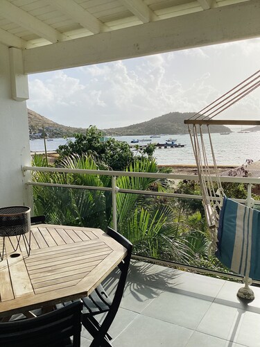 Small sugar bowl duplex with sea view