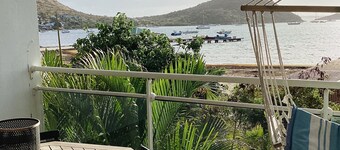 Small sugar bowl duplex with sea view