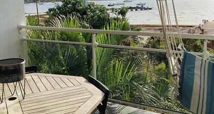 Small sugar bowl duplex with sea view