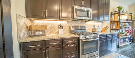 Premium Townhome, 4 Bedrooms, Hot Tub, Mountain View (Alders 58 Outpost) | Private kitchen | Full-size fridge, microwave, oven, stovetop