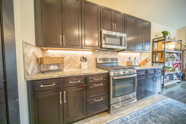 Premium Townhome, 4 Bedrooms, Hot Tub, Mountain View (Alders 58 Outpost) | Private kitchen | Full-size fridge, microwave, oven, stovetop