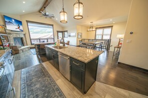 Premium Townhome, 4 Bedrooms, Hot Tub, Mountain View (Alders 58 Outpost) | Exterior