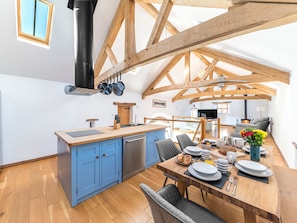 Cottage | Interior