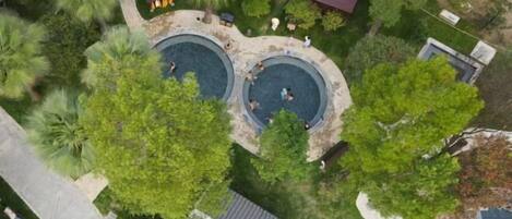 Hồ bơi ngoài trời