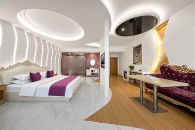 Shiqian Quandu Hotel