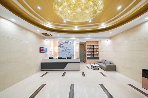 Huahuitong Hotel (Wujiang Shaoguan Station)